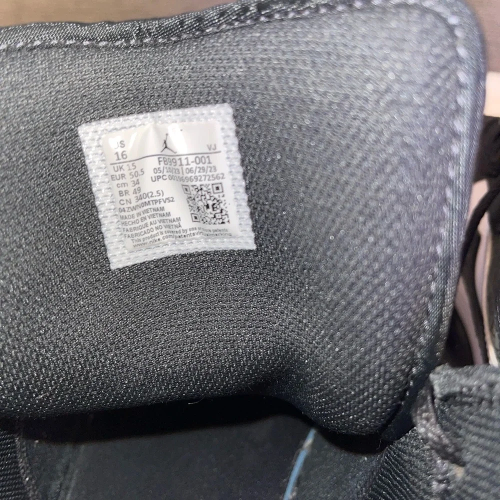 Nike Black and White High-Top Jordan 1 Sneakers with Crackle Pattern - Picture 6 of 6